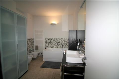 casa indipendente in angolo