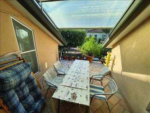 casa indipendente a 100 metri dal mare con giardino privato 